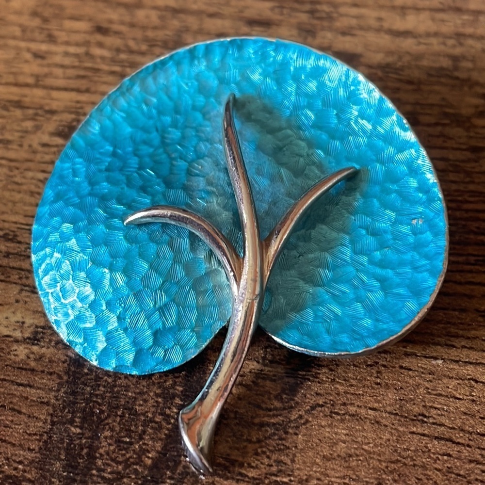 Brooch and clip on earring set - Picture 7 of 8